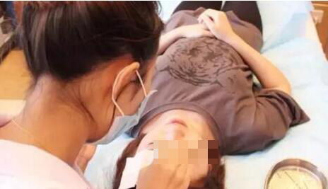 我想变美可未满18岁,可以割双眼皮么?